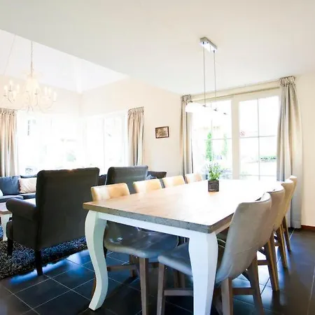 Sleeps 8 Pool Wifi T644068 בית נופש